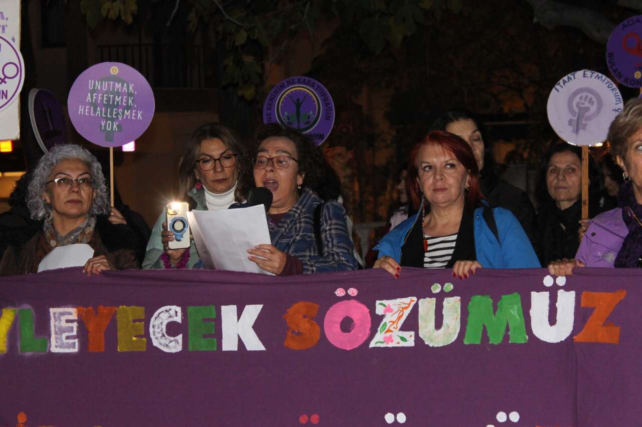 Menteşe Kadın Platformu, 25 Kasım’da Sokakları Doldurdu: “Dünya Yerinden Oynar, Kadınlar Özgür Olsa!” 17